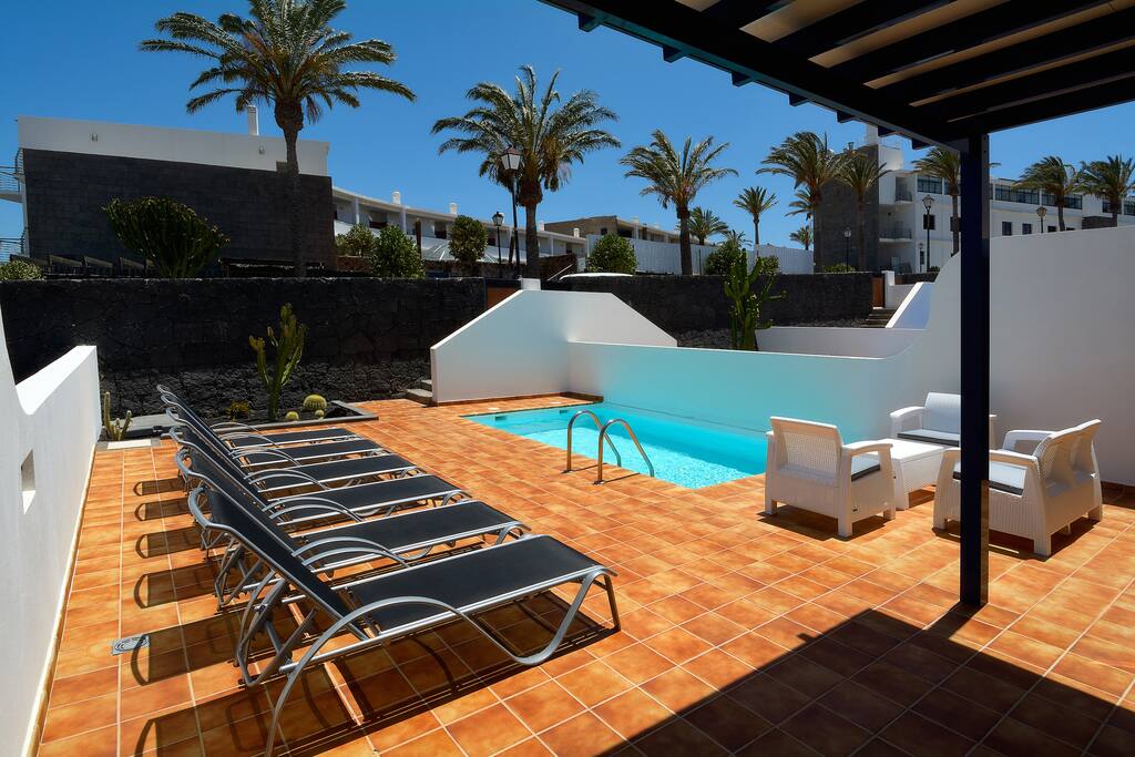 jardin y piscina