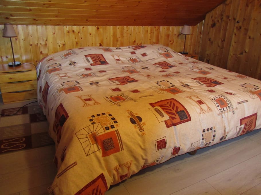 Chambre 1 équipée de deux lits jumeaux de 90