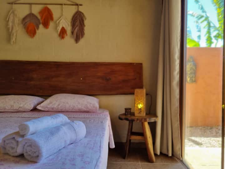 Prostran i udoban apartman s balkonima na ulazu i sa strane.