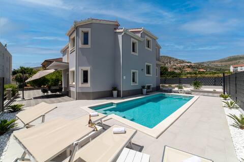 Villa Ban