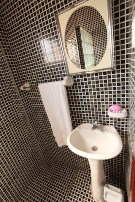 Baño Privado, Vista Frontal