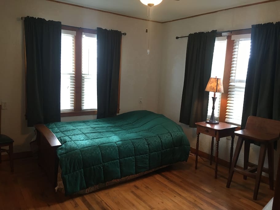 2nd bedroom with comfy double futon