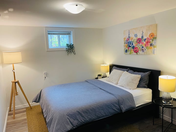 Private Cozy Apartment* Sep Entrance* Near Airport Bungalows for Rent in Etobicoke, Ontario Private Cozy Apartment* Sep Entrance* Near Airport Bungalows for Rent in Etobicoke, Ontario