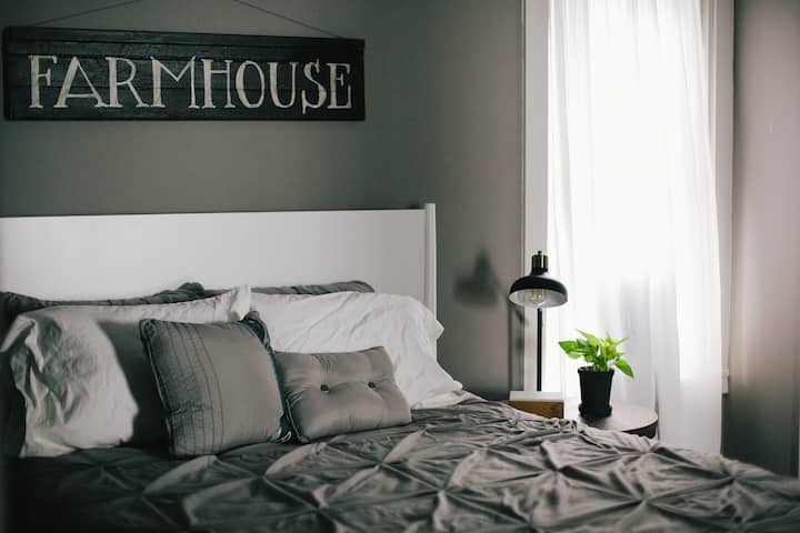 the Farmhouse bedroom, middle room
