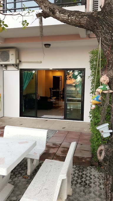 2-stöckiges Townhouse mit Gartensitzplatz und Balkon im Grünen