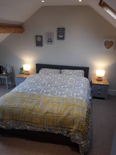 Private quiet room in Tynemouth, near Village Ctr