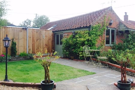 Rose Cottage-by Hickling Broad & near Horsey beach