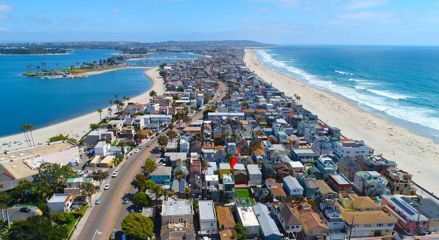 Modern Beach House Steps to Beach w/ Rooftop Deck gallery image 4