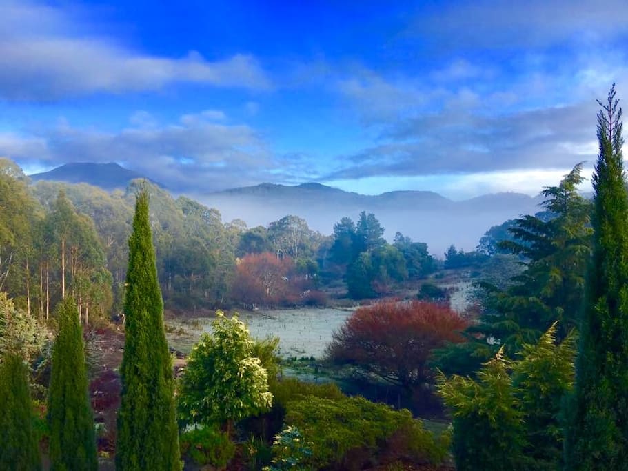 STUNNING HOME/AMAZING VIEW 20 mins to CBD/10MONA Earth houses for