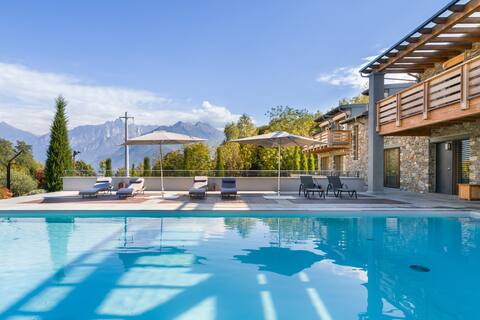 Lake view Villa with heated pool on lake of Como