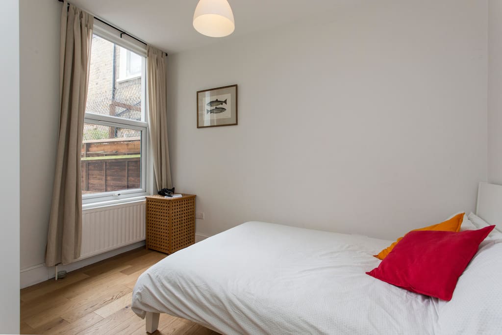 Clean, spacious room. Double bed, great mattress.