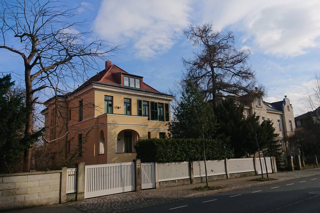 Straßenansicht