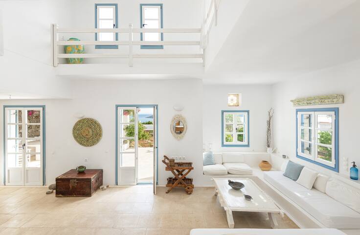 Traditional style villa close to the sea