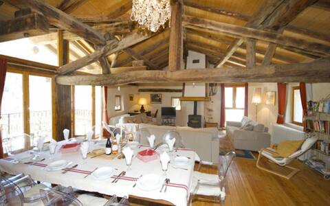 Superb Character Chalet sleeping 10