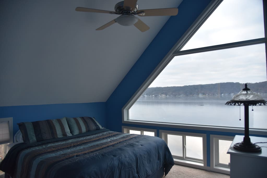 Starboard side bedroom