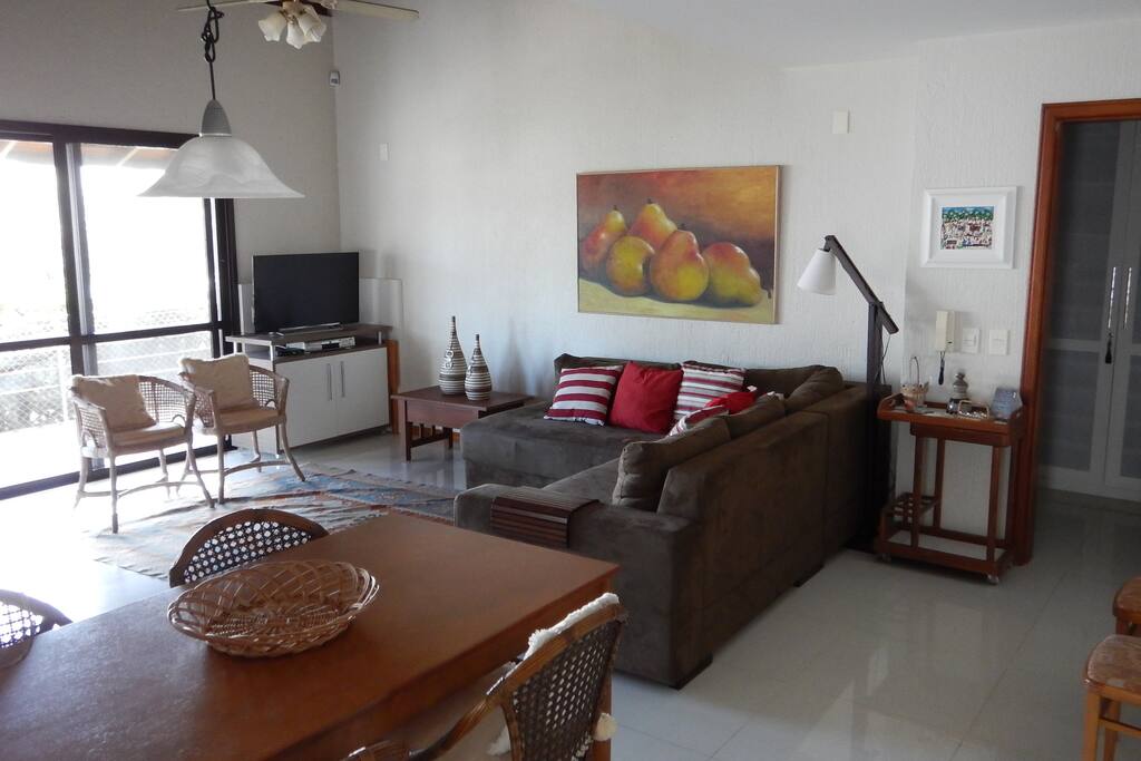 Sala de jantar e estar - integrada à cozinha (Dining and living room with integrated kitchen)