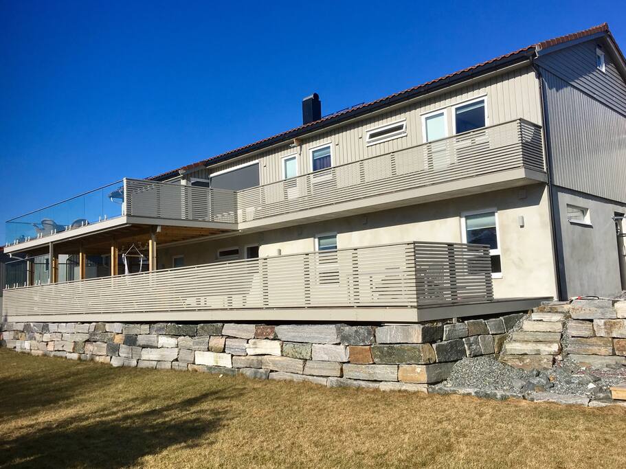 Many verandas and large outdoor space
