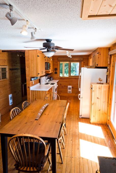 Kitchen & Dining Area (Seats 6 to 8)