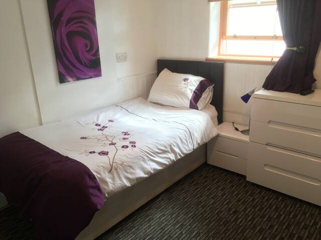 No. 7 - Spacious single en-suite, with breakfast!