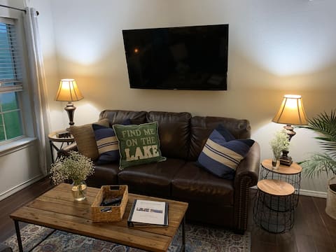 Lake Front Walk-in Condo Wheelchair Accessible.