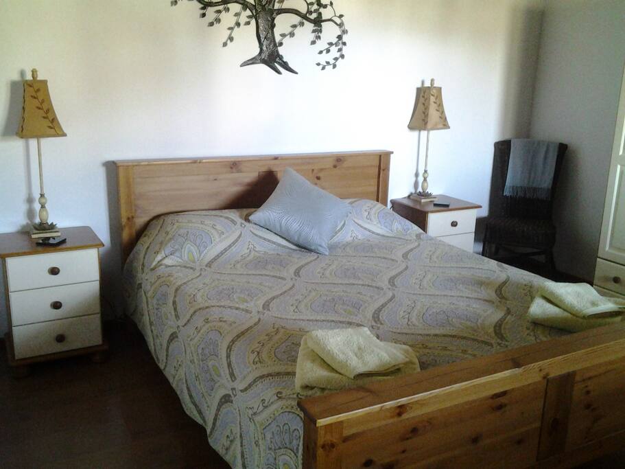 Bedroom with king size bed