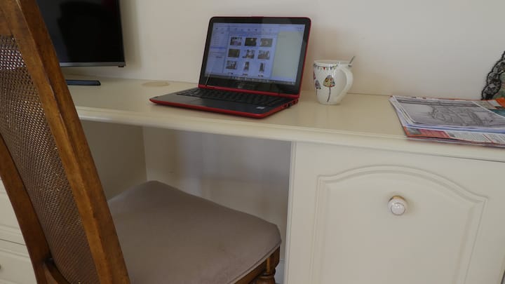 Suite-bed (Uk Kingsize), Lounge,bathroom,parking - Southampton