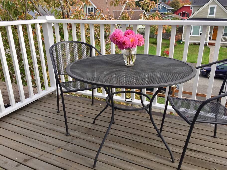 Outdoor dining area on private balcony