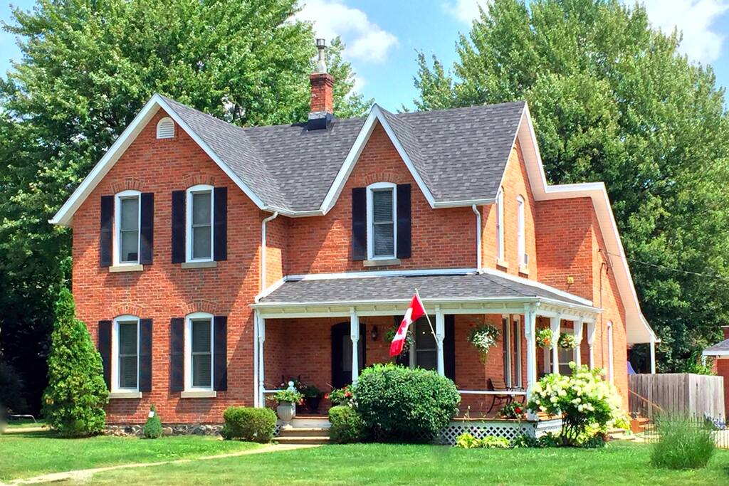 Kingsville House Bed & Breakfast