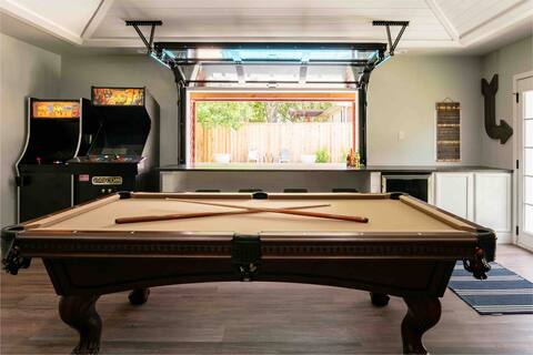 Hangout with Pool, Game Room and 7 Bedrooms