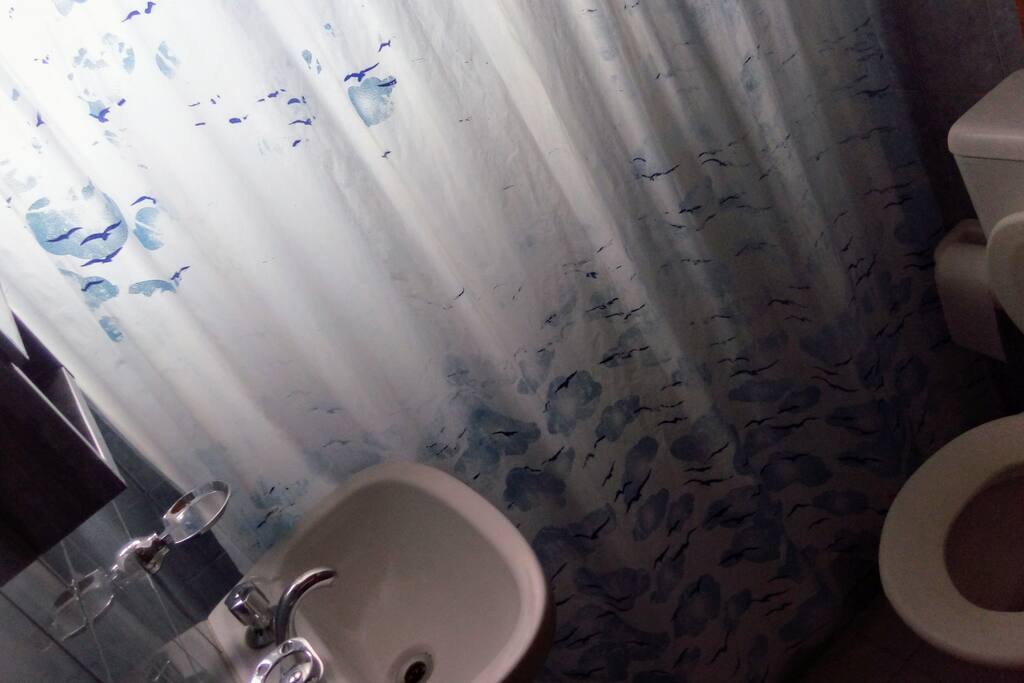 Baño con agua caliente y fría.