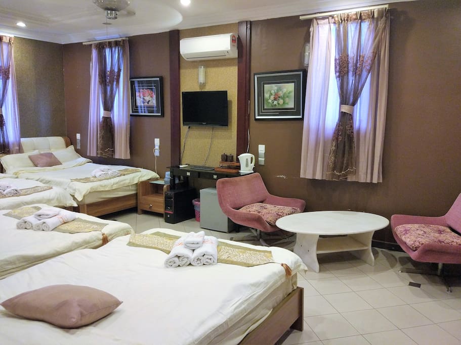 Family Suite - 5 Standard Double Beds