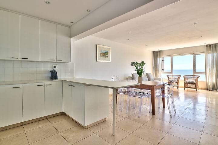 Mouille Point Beach Front. Best location. gallery image 4