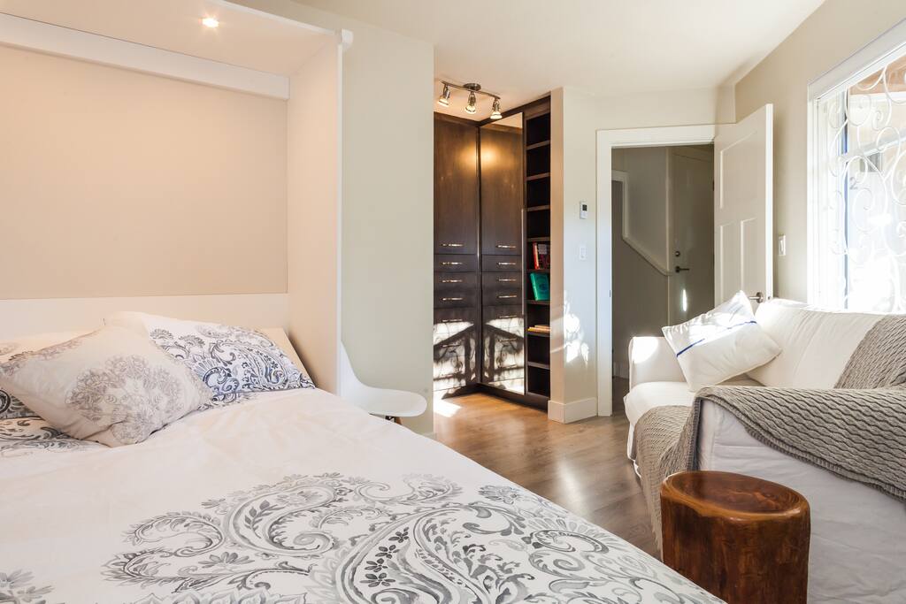 Comfortable mattress and 500+ count cotton sheets make a great sleep!