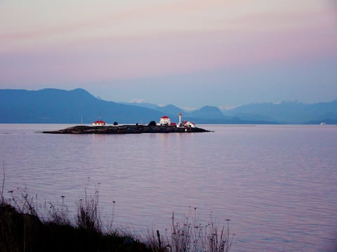 “Oceanfront Delight”- Sunset Beach Oceanfront Home