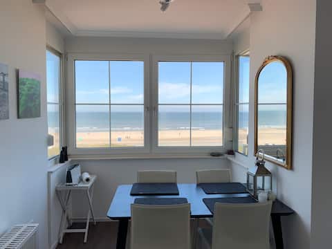 Beach panorama / cloud9 - in the first row
