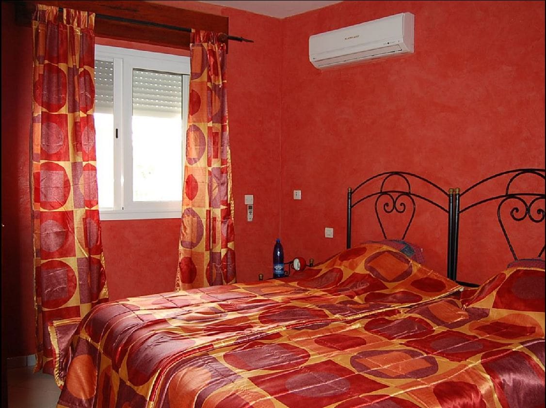 Კონდიცირებული ორადგილიანი საძინებელი სააბაზანოთი