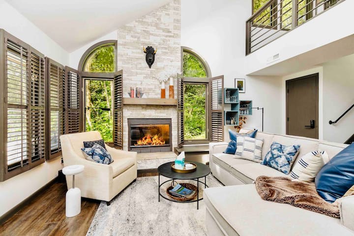 5-Star|Luxe|Chic|Instaworthy|Fireplace|Near Ski