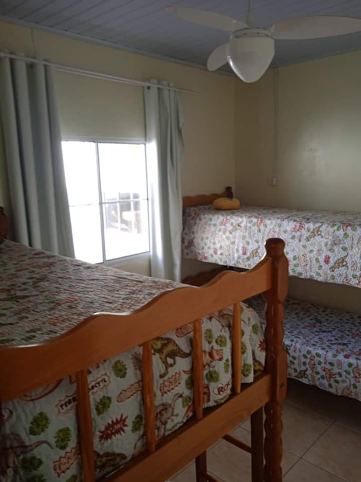 غرفة النوم 2. سريران بطابقين (4 أشخاص).