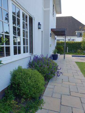 Home in Rondebosch, Cape Town gallery image 2