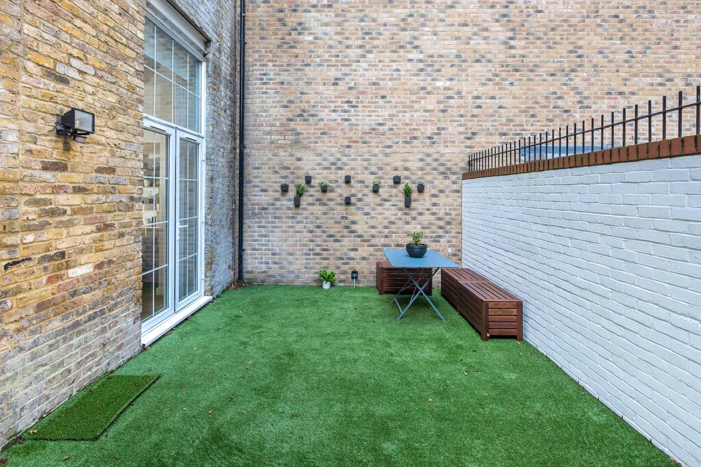 It's such a treat to have outdoor space in London.