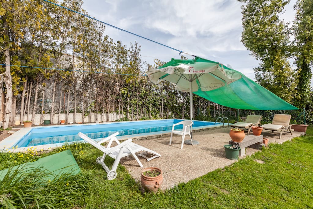 Zona de piscina y relax