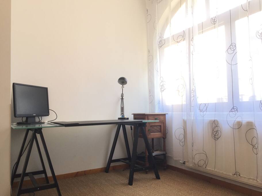 Espace bureau dans chambre