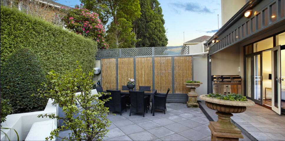 LUXURY TOWNHOUSE gallery image 3