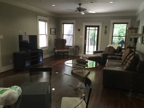 Popular Airbnb listing: Peden House- Houston TX in Neartown Montrose