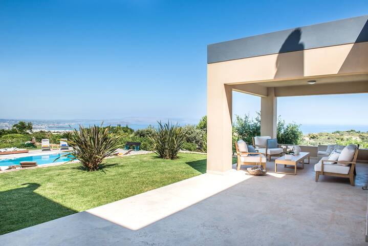 Villa Mariposa – Panoramic view – Near Chania city gallery image 4