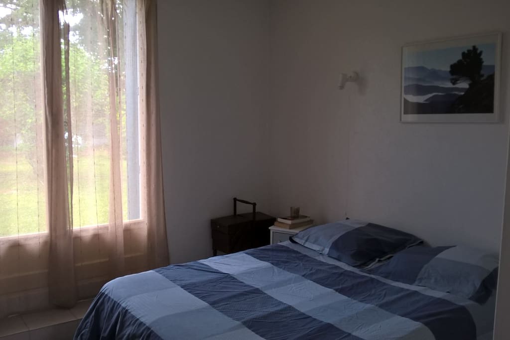 chambre, RDC donne sur le jardin