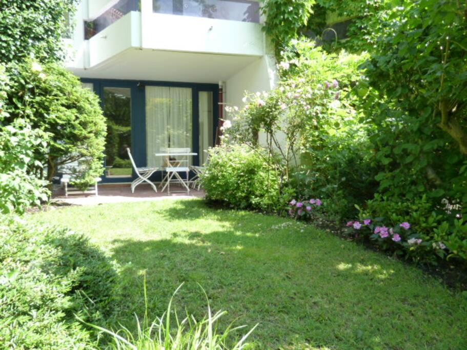Garten mit Terrasse