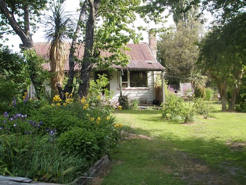 Popular Airbnb listing: C Wise Cottage - Glenorchy in Wakatipu Outer