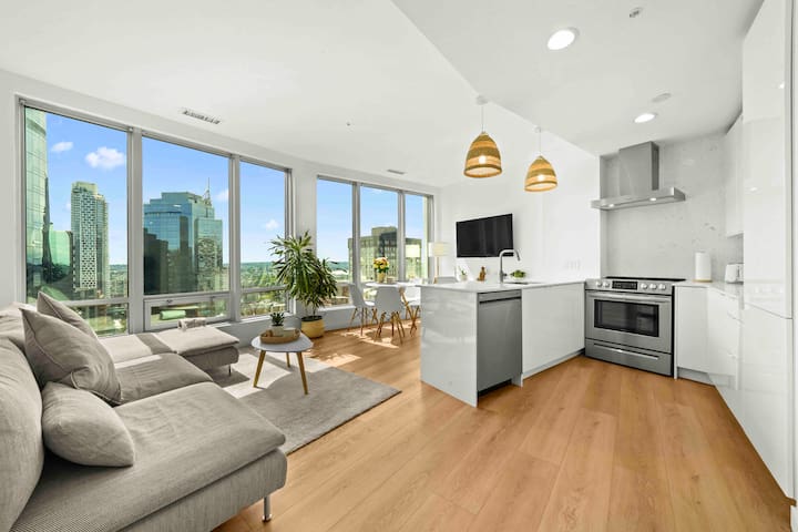 2 BR Downtown Oasis, AC & stunning views