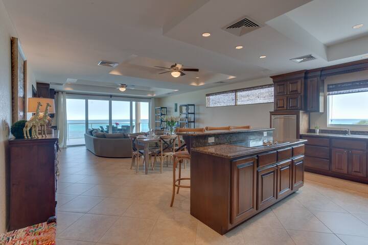 Oceanfront Deluxe condo at Grand Caribe Resort gallery image 4
